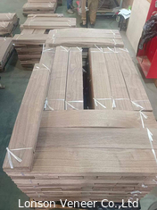 2.0厚いアメリカのクルミの木製のフロアーリングはABの等級125mmの幅に張り合わせる
