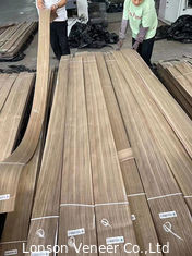 湿気8%のアメリカのクルミの木製のベニヤの四分の一は0.42MMを厚く切った